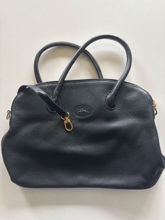 Longchamp schwarzes genarbtes Leder