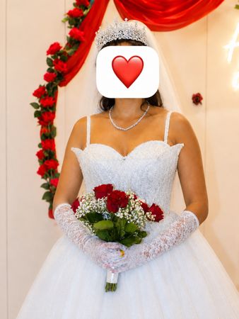Prinzessinnen Hochzeitskleid mit Glitzer & Schnürung