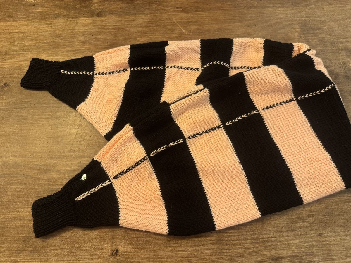 Foulard & Sciarpe: Ärmelschal  – Nuovo (secondo la descrizione) da Niederhasli venduto da Omelli71