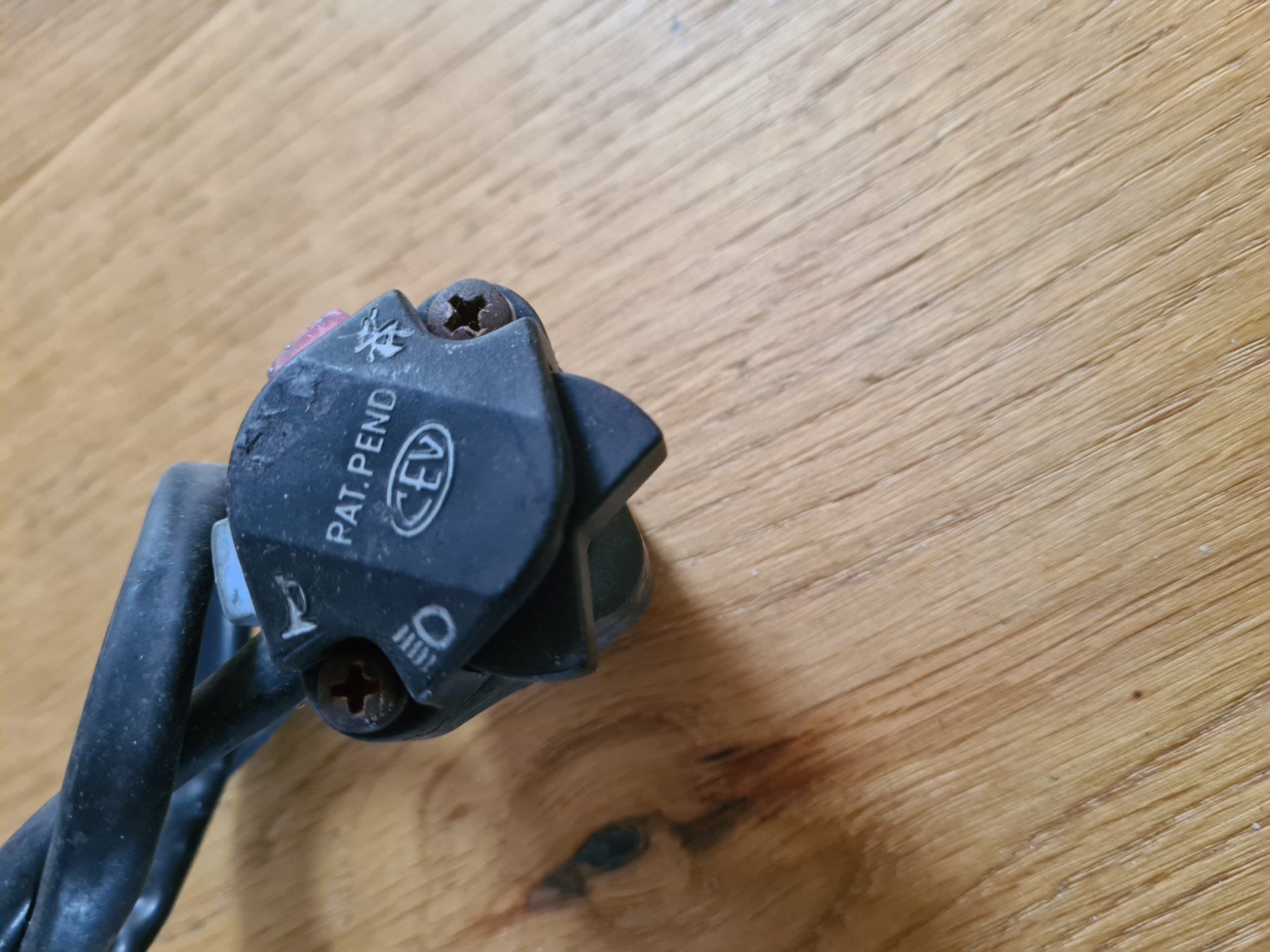 Pony Cyclomoteurs: Schalter CEV schwarz, zb. Pony – D'occasion à frümsen par Sailem 1