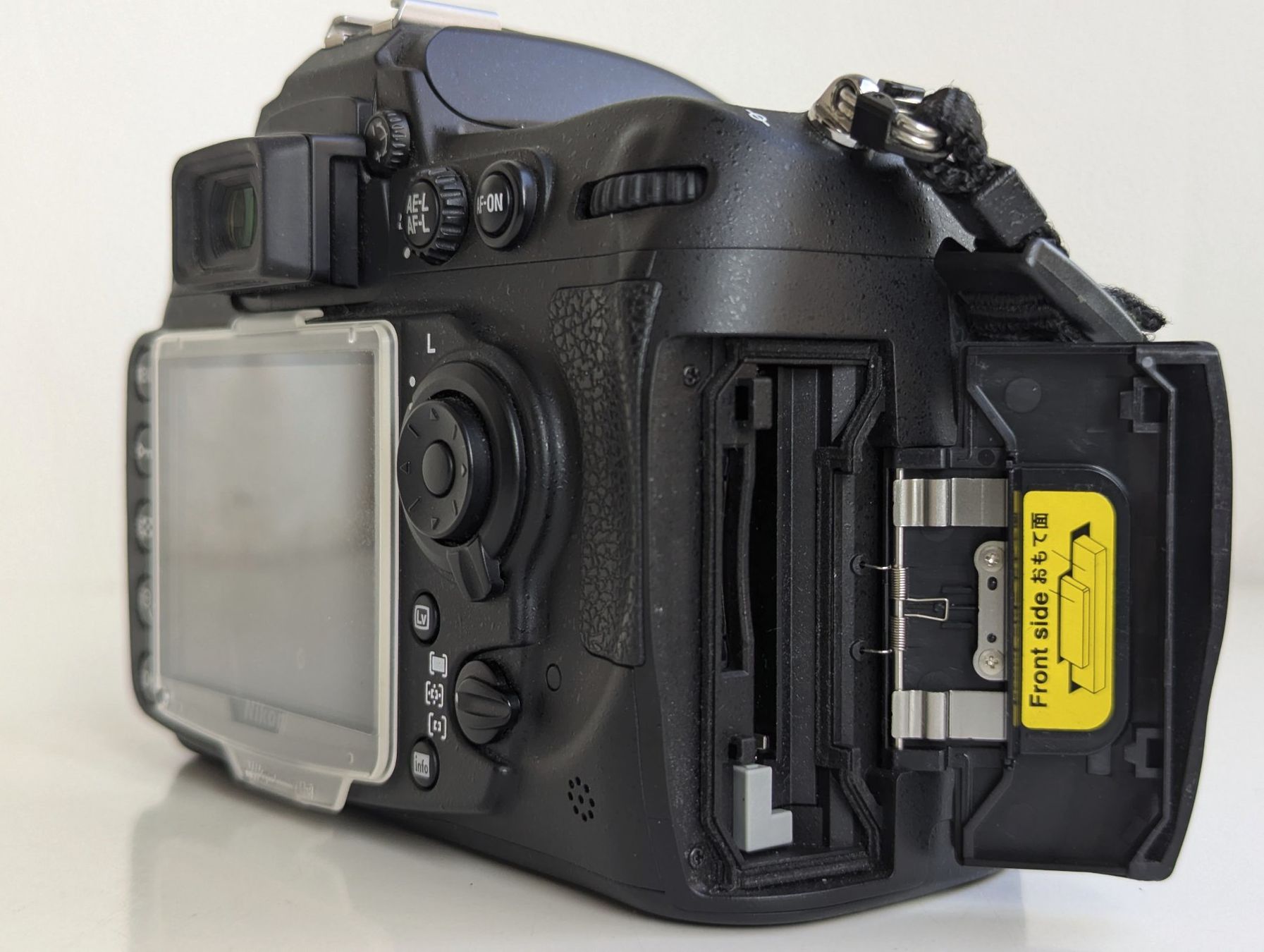 Nikon Kamera: D300s mit originalem MB-D10 Griff – Gebraucht aus Thalwil von miguev 3
