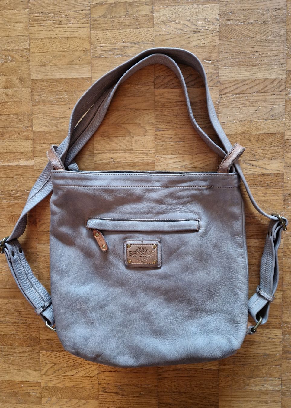 Taschen für Damen: Ledertasche/Rucksack von Bayside, grau, Top Zustand – Neu (gemäss Beschreibung) aus Kloten von somsing