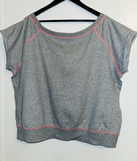 Top: Sweat gris clair couture rose Taille FR 50 – Nuovo (secondo la descrizione) da Lausanne venduto da Magic1900 2