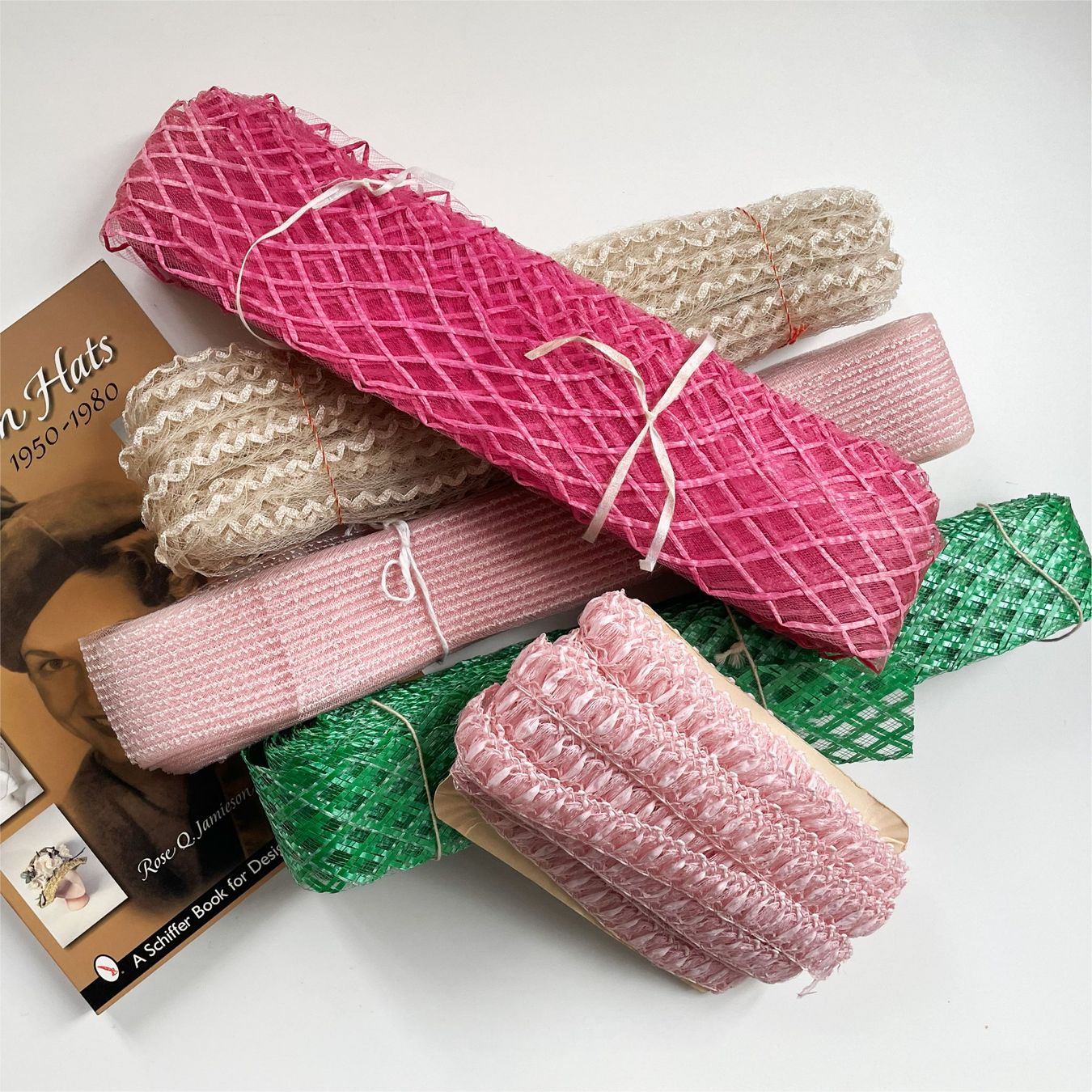 Copricapi, berretti & cappellini: Raffia-Geflecht grün Raffia-Tresse Modisten ca.25 m Strohhut – Nuovo (secondo la descrizione) da Brüttisellen venduto da Buxus 7