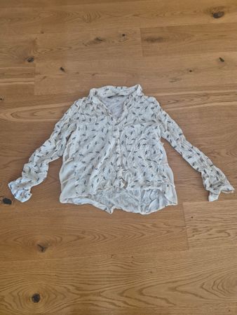 Weisse Bluse mit Schwalbenmuster, Gr. XS