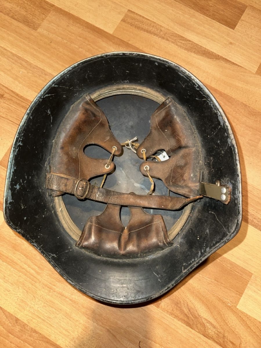 Abiti antichi: Schweizer Helm, Stahlhelm St. Gallen – Usato da Wald AR venduto da sim_m9vw 2