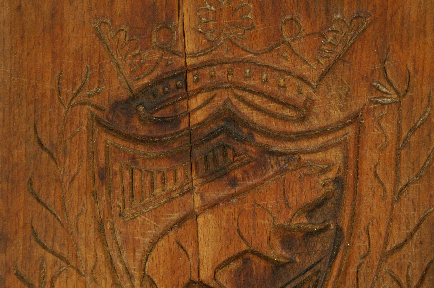 Elettrodomestici da cucina: Antikes Schneidebrett mit Wappen – Usato da Herisau venduto da Wisen 1