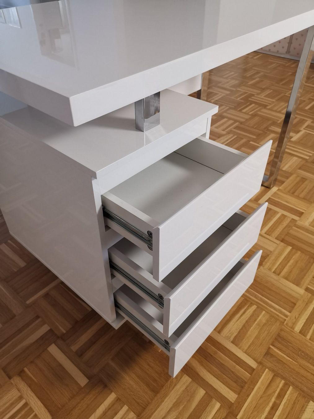 Scrivanie: Schöner Schreibtisch in Glanzoptik – Usato da Eschlikon TG venduto da kri_5lb6 2