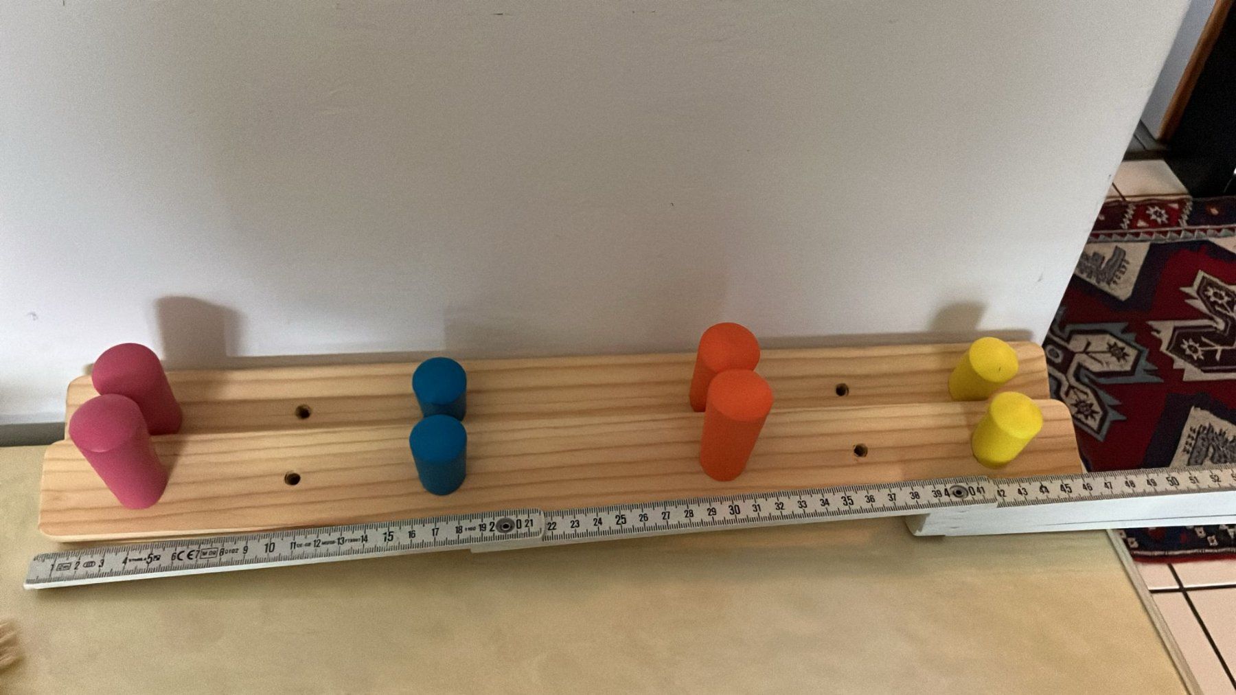 Appendiabiti: 2 appendiabiti in legno colorato – Usato da Melano venduto da H-Sara 2