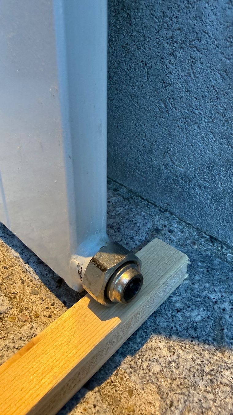 Radiatori: Heizkörper Radiator 42x100 cm – Usato da Herisau venduto da behal 1