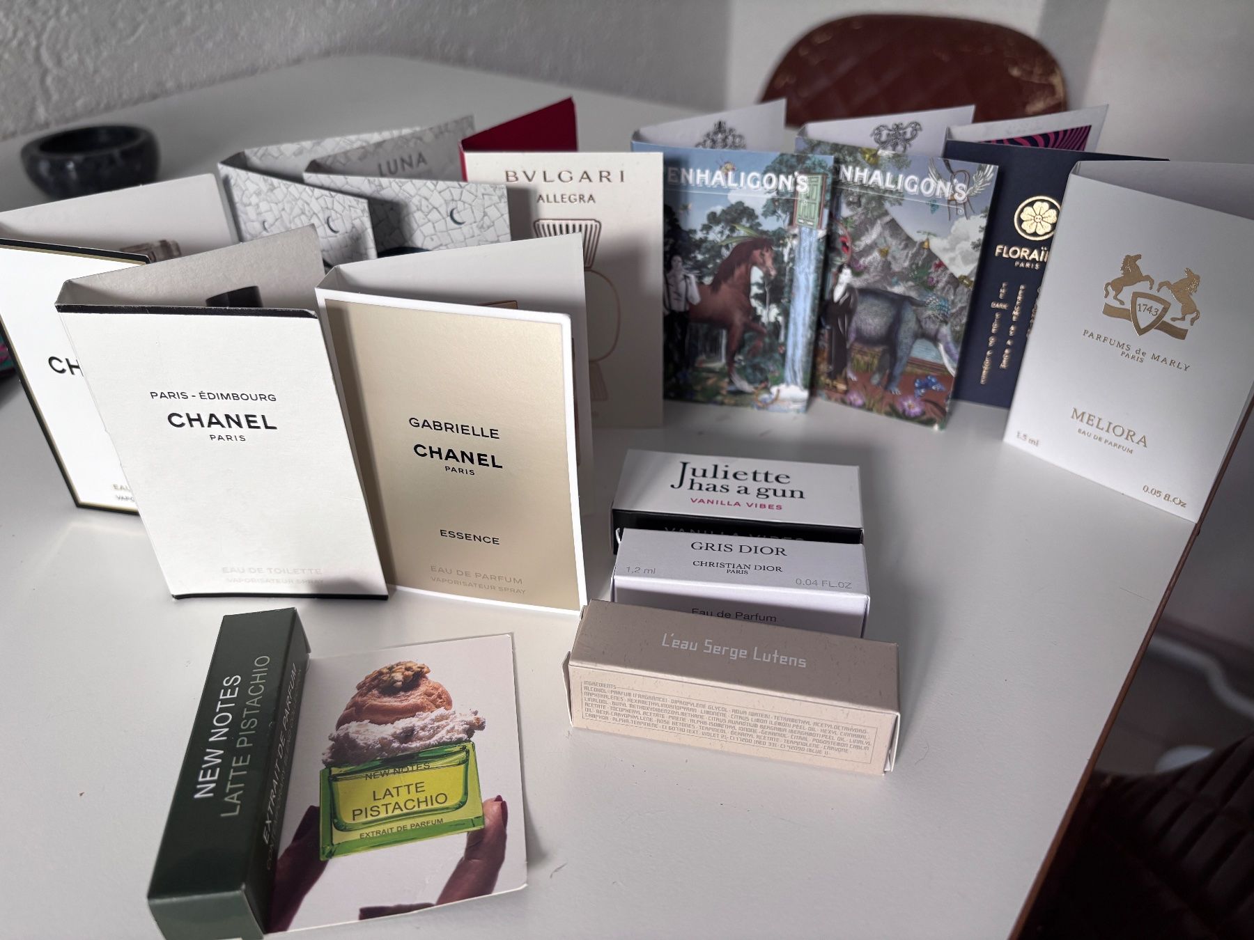 Profumi & Eau de Toilette: Échantillons parfums de niche – Nuovo e nell'imballaggio originale da Lausanne venduto da SandrineJavelot