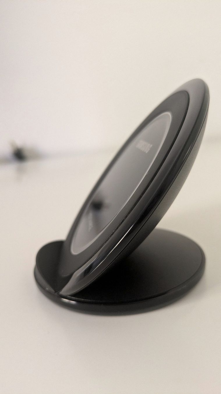 Samsung Caricabatterie: Caricabatterie wireless Samsung nero – Usato da Biasca venduto da TheSeo 3