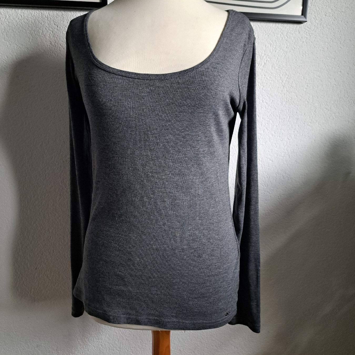 Only T-shirt: Schickes Langarmshirt von ONLY, Gr. M, Grau – Usato da Kriegstetten venduto da Jakasi