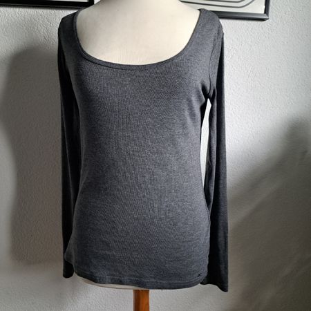 Schickes Langarmshirt von ONLY, Gr. M, Grau