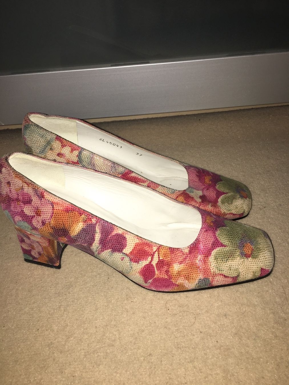 Stuart Weitzman Scarpe da donna: STUART WEITZMANN Pumps, Gr. 37, bunt – Usato da Arni AG venduto da Mimo007 1