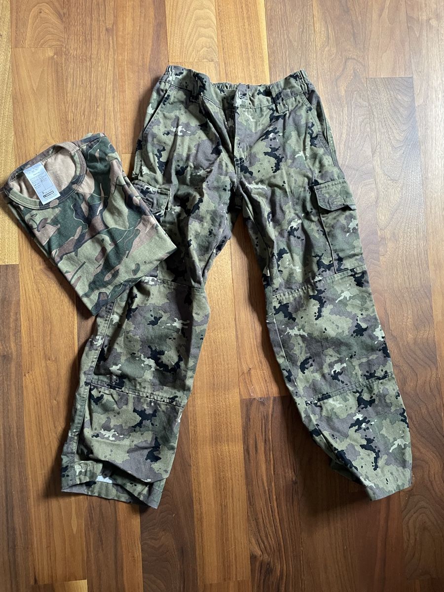 Pantaloni: Tarnmuster-Set, Gr. 134/140 – Usato da Fehraltorf venduto da Nadja0205