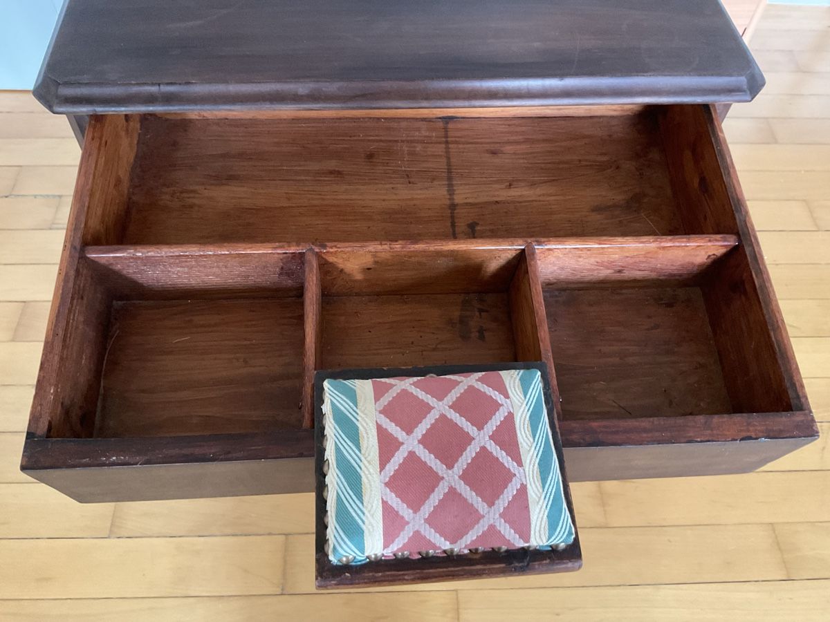 Tables: Altes Nähtischli / Nähtisch – D'occasion à Märstetten par beatbusi 2