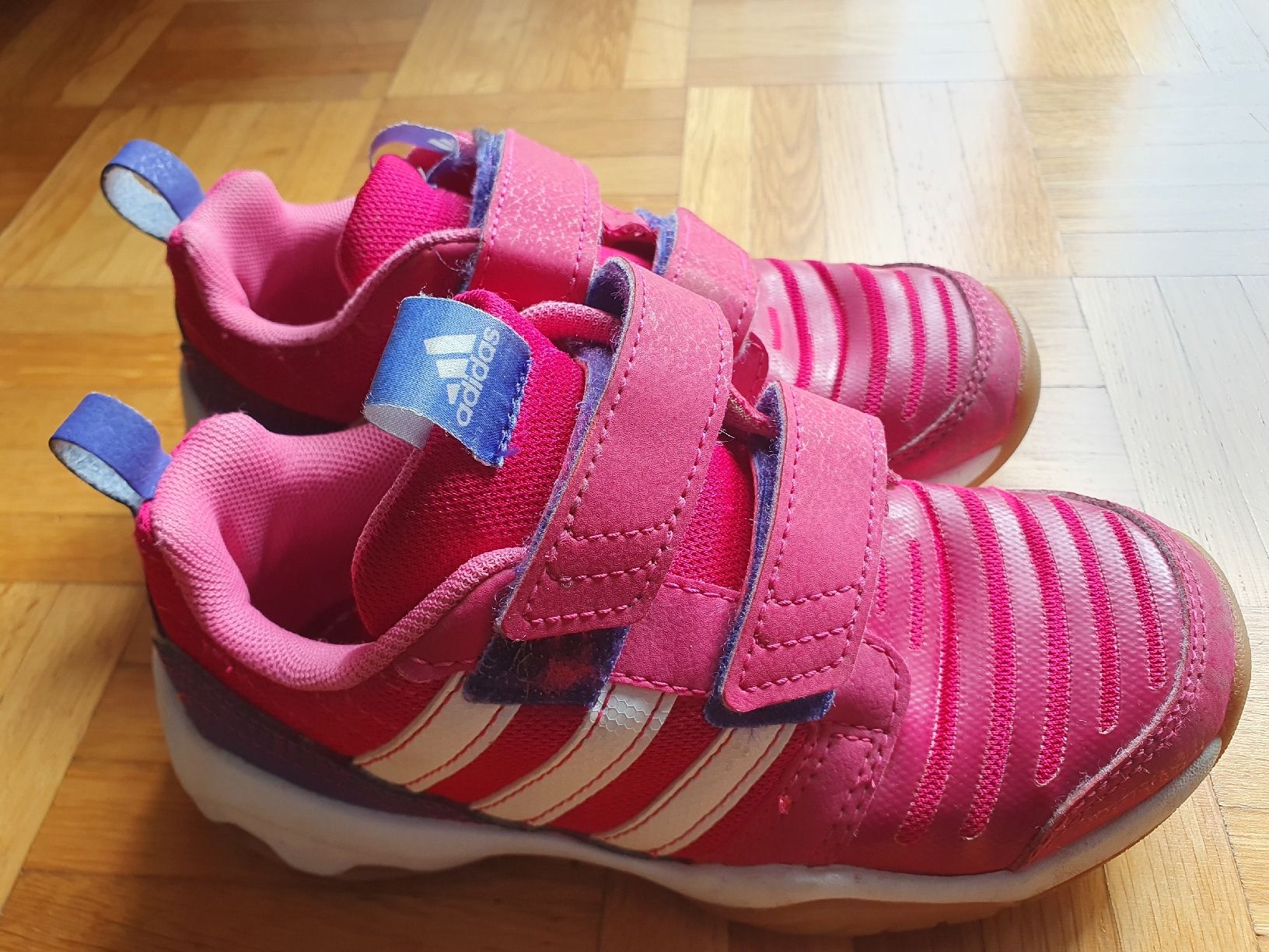 Adidas Schuhe für Jungen: Adidas Hallenturnschuhe Gr. 30 – Gebraucht aus Zürich von cha_bfl5 1