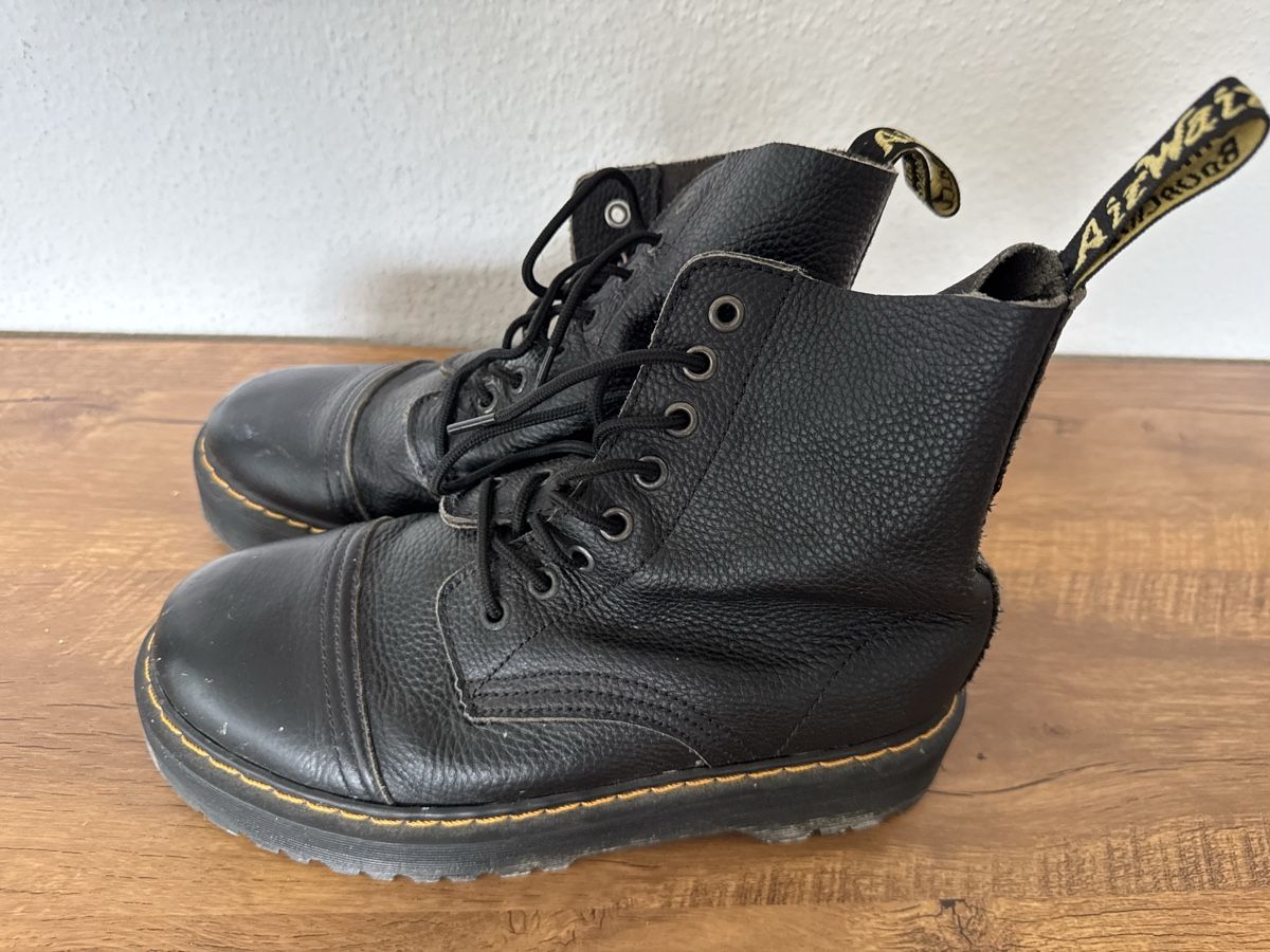 Dr. Martens Scarpe da donna: Doc Martens - Bottes en cuir noir, taille 40, – Usato da Brügg BE venduto da Goob 2