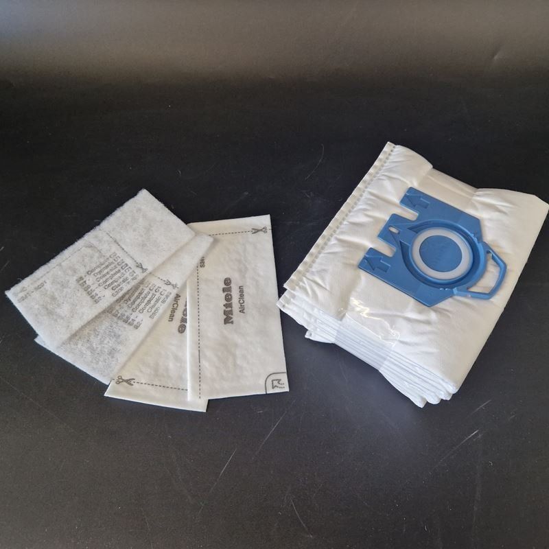 Miele Altro per la casa: MIELE HyClean 8x Staubsaugersäcke + 4 Filter – Usato da Muhen venduto da Restwert_Muhen 1