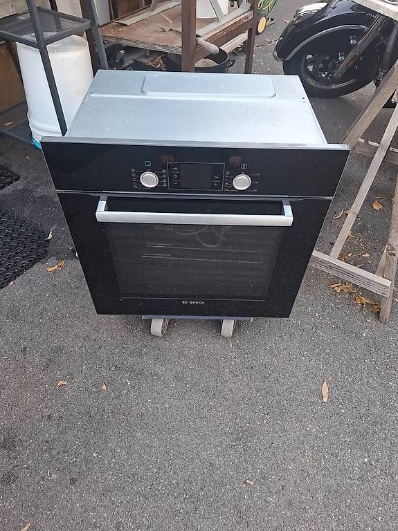 Bosch Forni: A vendre - Four encastrable de 60 cm Bosch E-Nr. HBG33B560 – Usato da Euseigne venduto da mbovier