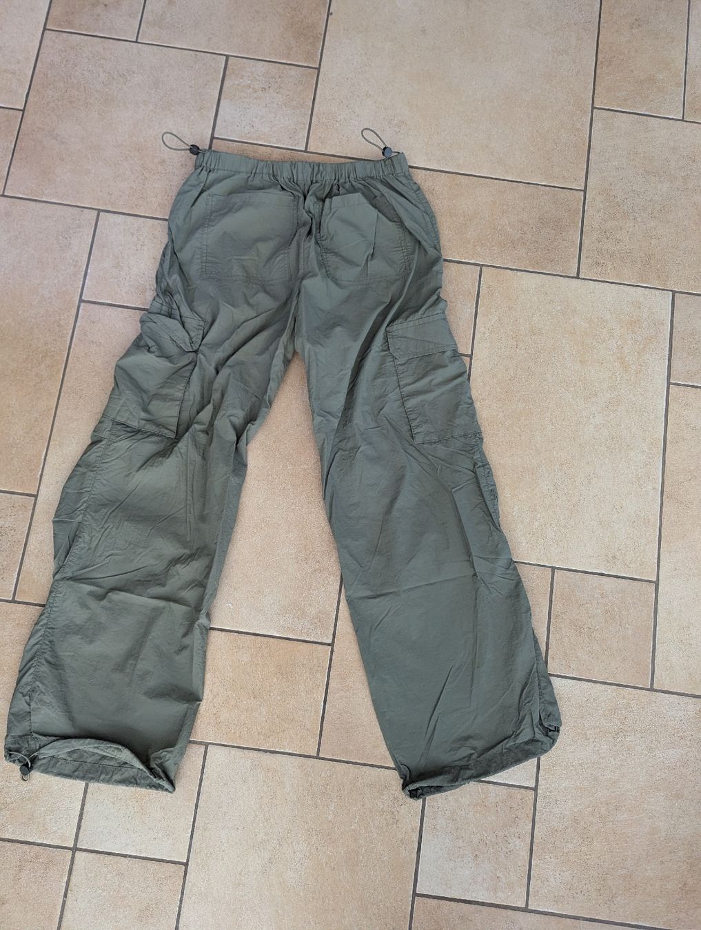 Pantaloni: Pantalon cargo M – Usato da Saillon venduto da vic_xny8 1