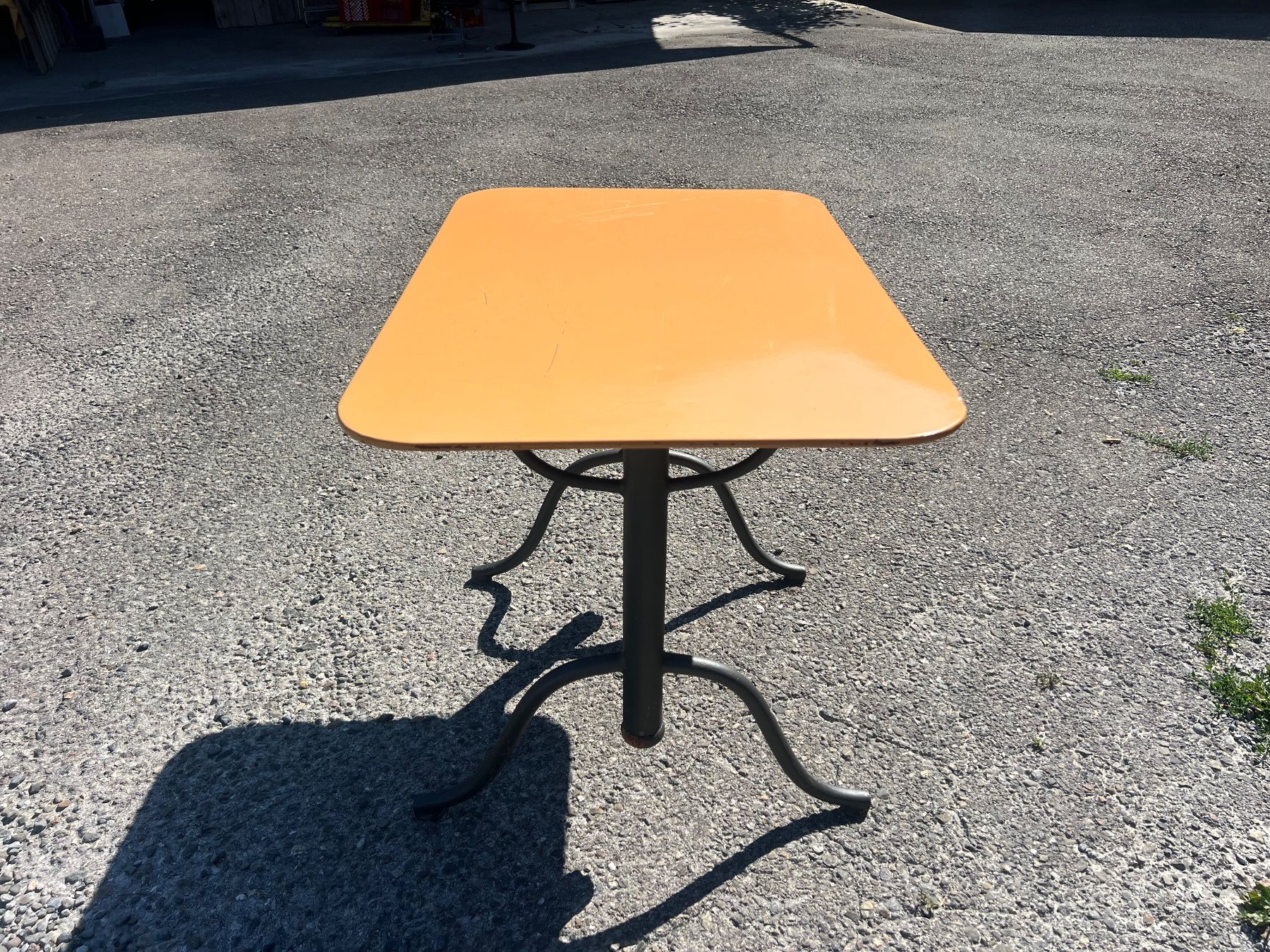 Tables: Gartentisch / Blechtisch in Orange – D'occasion à Otelfingen par Yossi-68 5