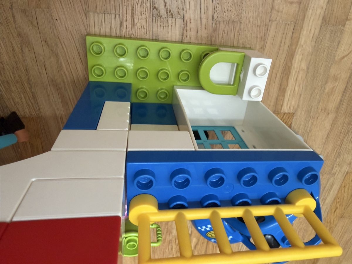 Lego Kit di costruzioni: Lego Duplo 10902 - Polizei Station – Usato da Wallisellen venduto da Kyoscsaj 2