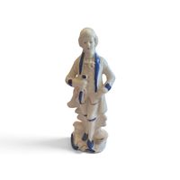 ​Porzellanfigur Kavalier im Rokoko-Stil (20 cm) – Blau/Gold