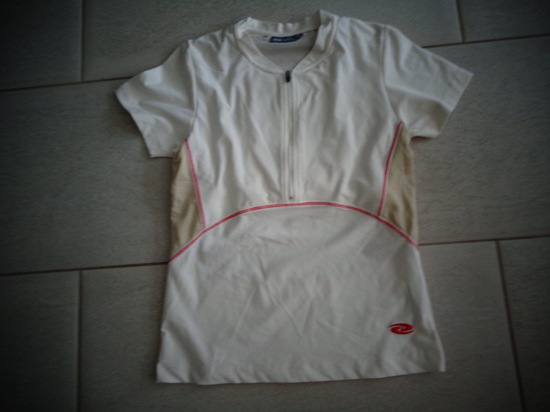 T-shirts: NRG T-SHIRT GR.S – D'occasion à Rotkreuz par Samballi