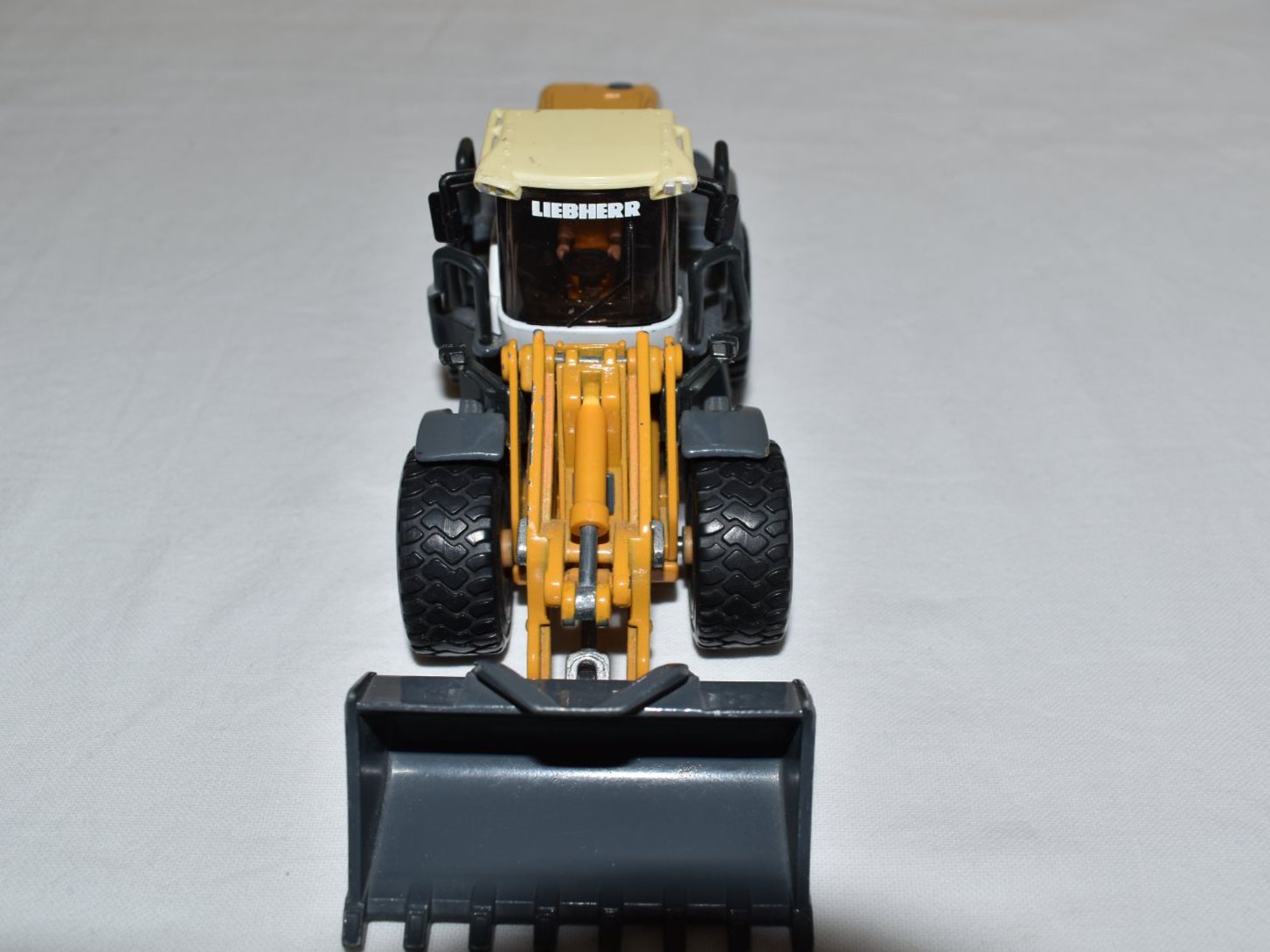 Siku Modellini d'auto: Siku 3533 Liebherr 580 Radlader Modellauto – Usato da Speicher venduto da Indigoblau_3 4