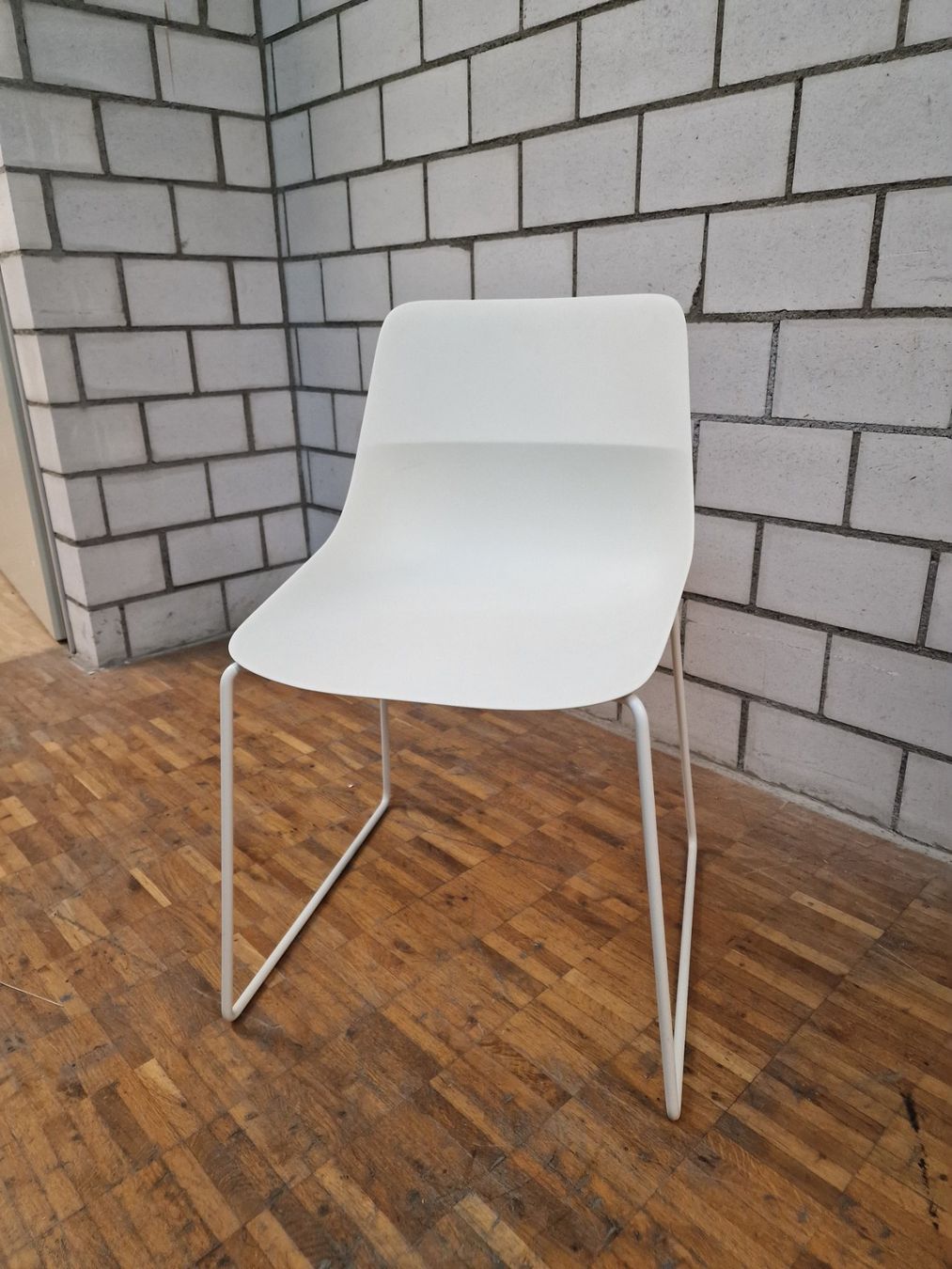 Sedie: Brunner Crona Light - 2 Kunststoffstühle mit Kufen-Gestell – Nuovo (secondo la descrizione) da Urtenen-Schönbühl venduto da brunner-ag