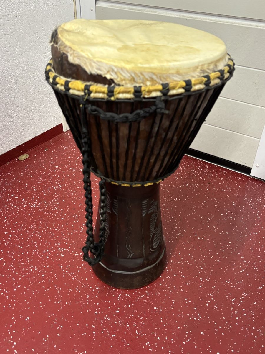 Strumenti musicali: Afrikanische Djembe Trommel – Usato da Winterthur venduto da Lombri 1
