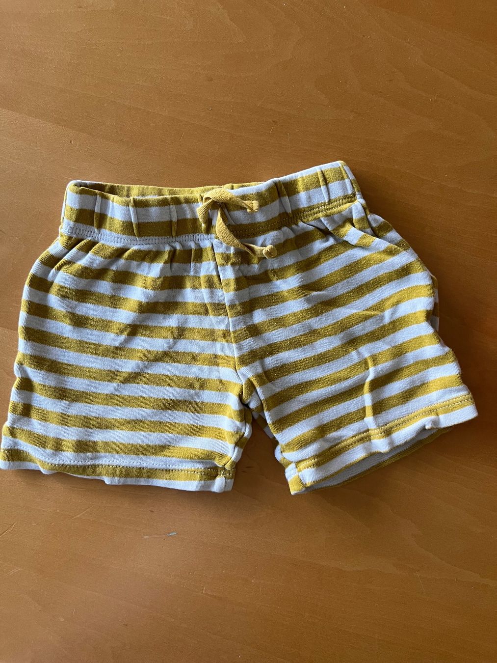 Pantaloni: Babyshorts 18 Monate – Usato da Ziefen venduto da Madame1982