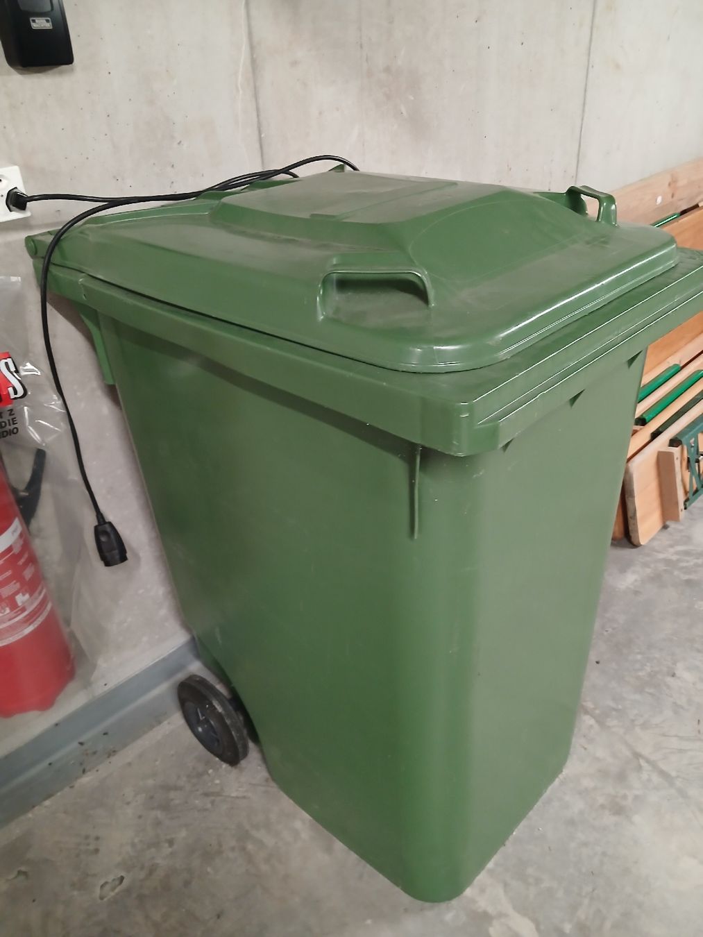 Poubelles: container occ – Neuf (Voir description) à Montbrelloz par pipounet 1