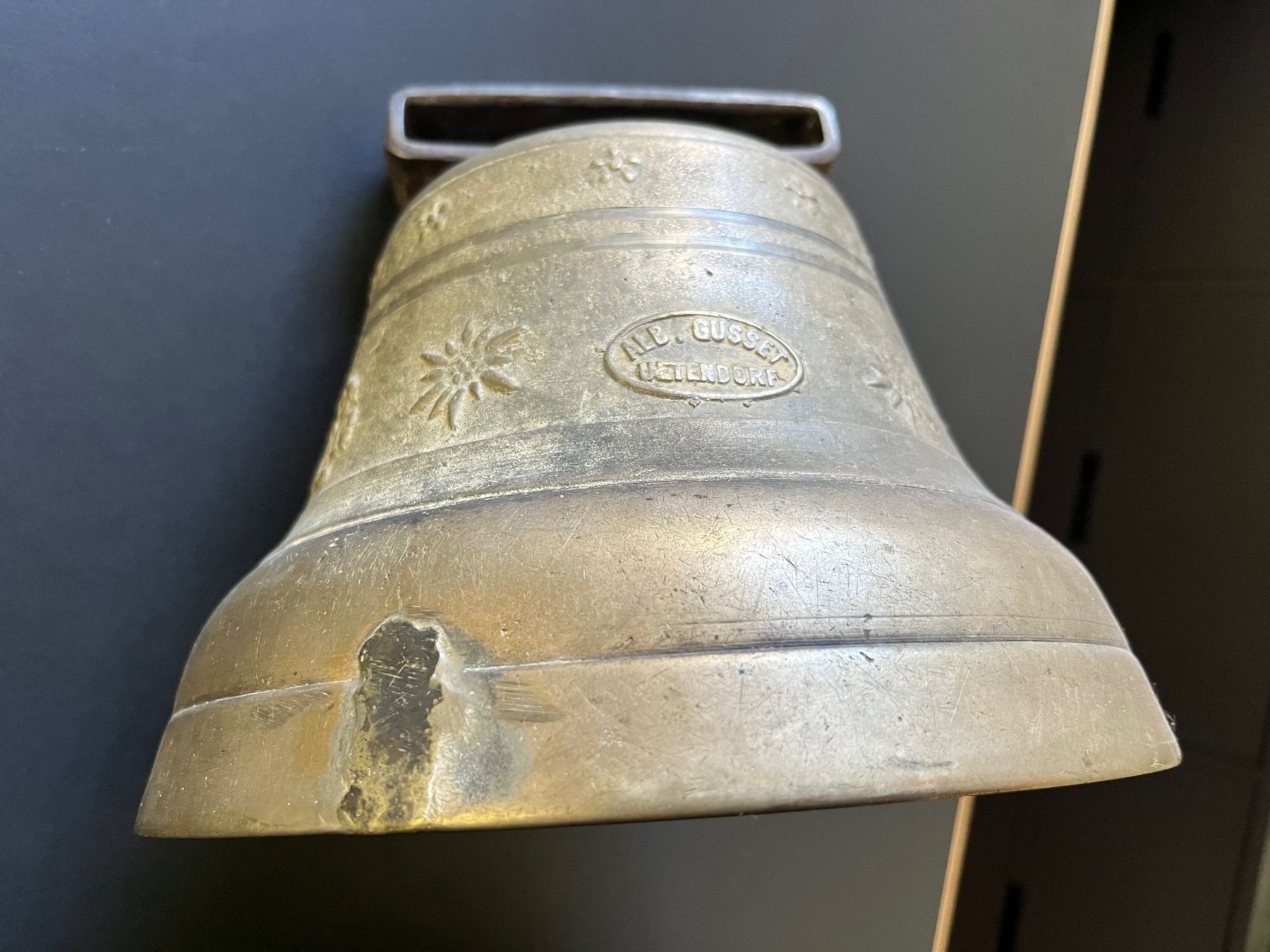 Campanacci mucche: Wunderschöne sehr alte Glocke Durchmesser 23cm – Usato da Laufen venduto da Nuria44 3