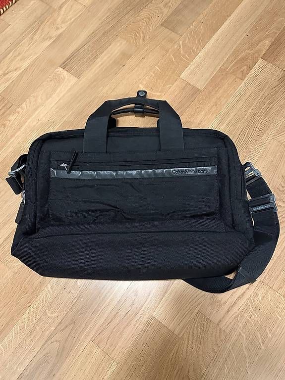 Sacs: Calvin Klein Umhängetasche – D'occasion à Thalwil par DaniZimm