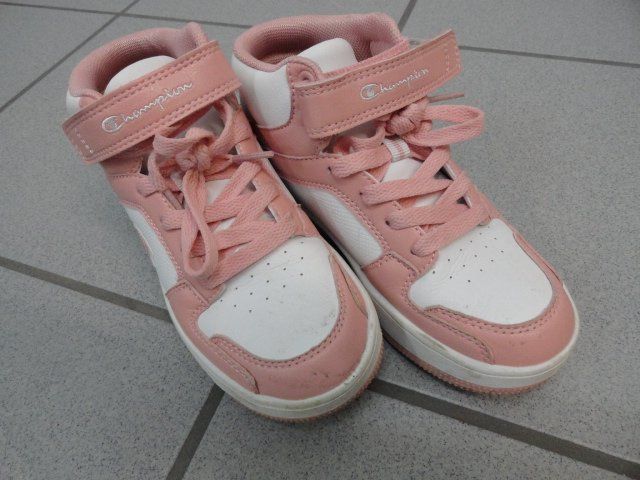 Schuhe für Mädchen: Schuhpaket Mädchen, Gr. 31 – Gebraucht aus Wil SG von Zwillinge0 7