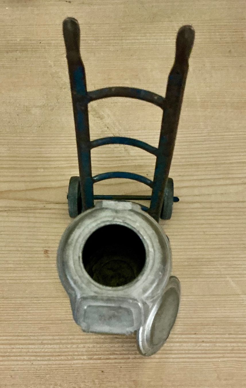 Case e mobili per bambole: ALTER KLEINER PUPPENSTUBEN OFEN – Usato da Zell LU venduto da Silvermemory 1