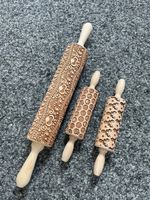 Teigroller mit Praegung, Holz