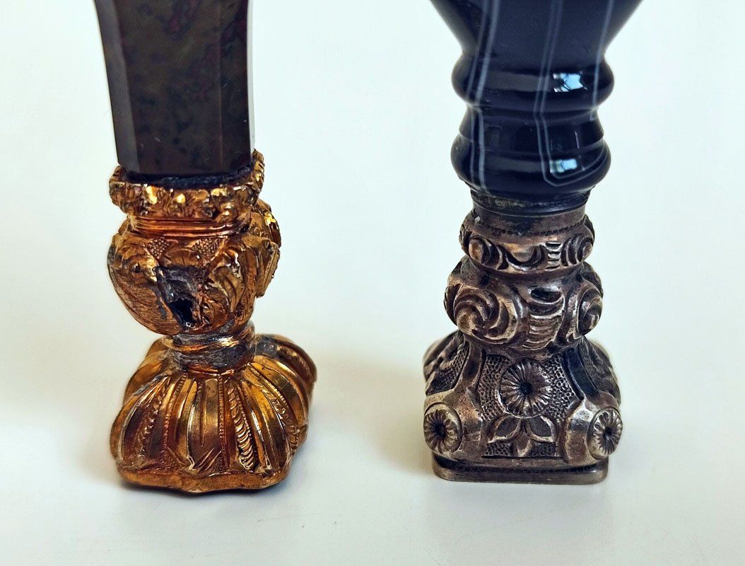 Stempel: Zwei Petschaften mit Schaft aus Stein – Gebraucht aus Zuerich von Antiquarium 2