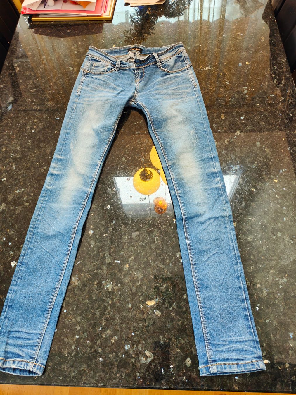 Jeans: blaue Jeans – Usato da Zürich venduto da Mumpfi9 1