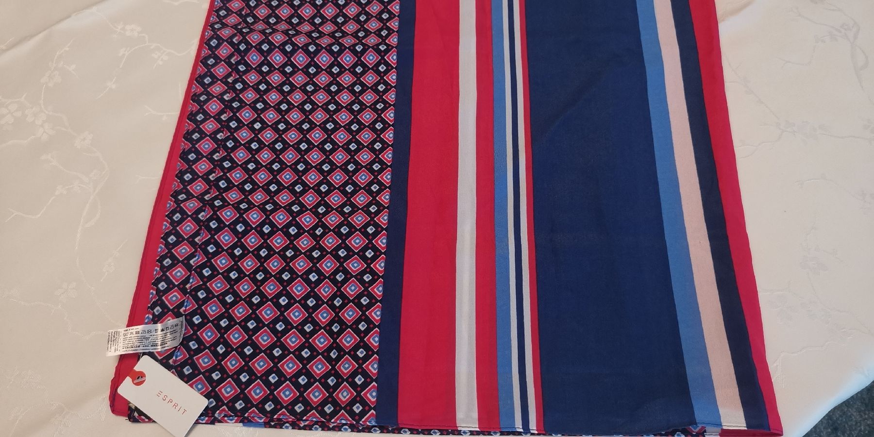 Esprit Foulards, Tücher & Schals: ESPIRIT Schal Tuch gestreift, NEU – Neu und originalverpackt aus Itingen von schweizersternchen 2