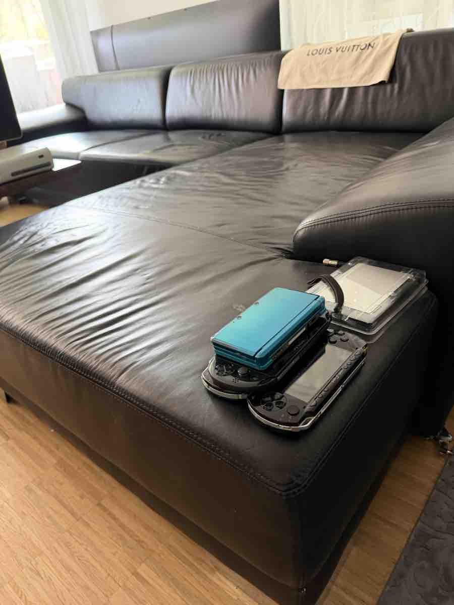 Divani: Schwarzes Ecksofa aus Leder, gebrauchter Zustand – Usato da zürich venduto da -Umweltklinik- 4
