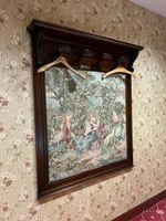 Porte-manteau ancien avec tapisserie unique