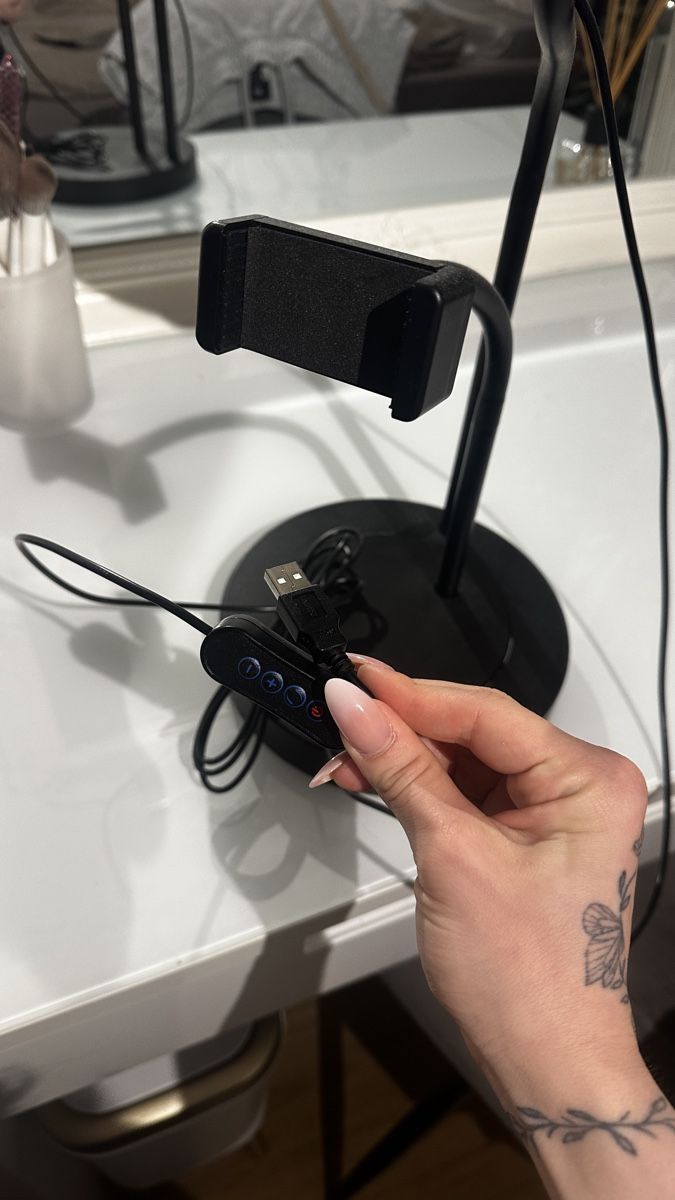 Ikea Lampen: Ringlicht mit Smartphone Halterung neuwertig – Neu (gemäss Beschreibung) aus Menzingen von Endina.S 1