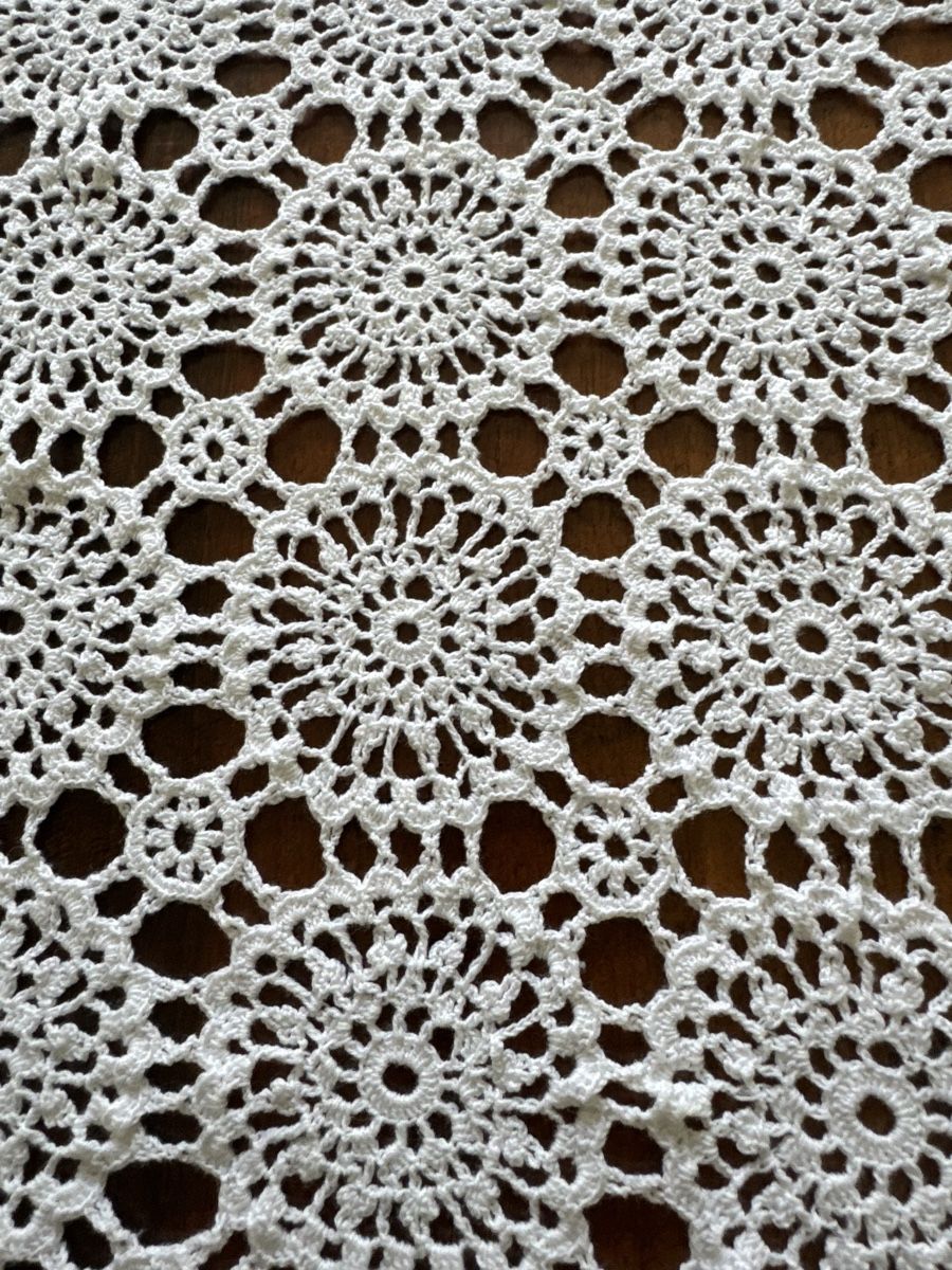 Coperte: Tischtuch Gehäkelt aus der Grossmutter Truhe – Usato da Bern venduto da Ninitto 1