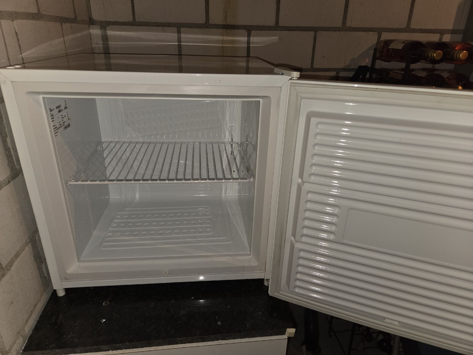 Novamatic Congelatori: FUST Novamatic Gefrierschrank – Usato da Flamatt venduto da Lirpa01