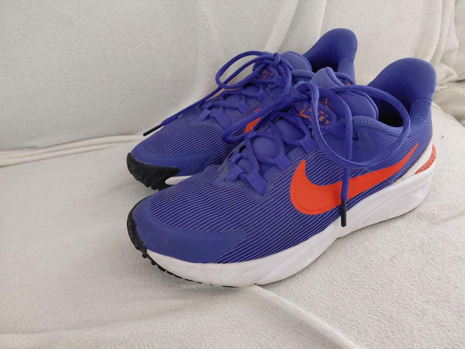 Nike Scarpe per ragazzi: Tolle Nike Turnschuhe oder sonstiges, Gr. 38, Star Runner – Usato da Zeiningen venduto da Efifi