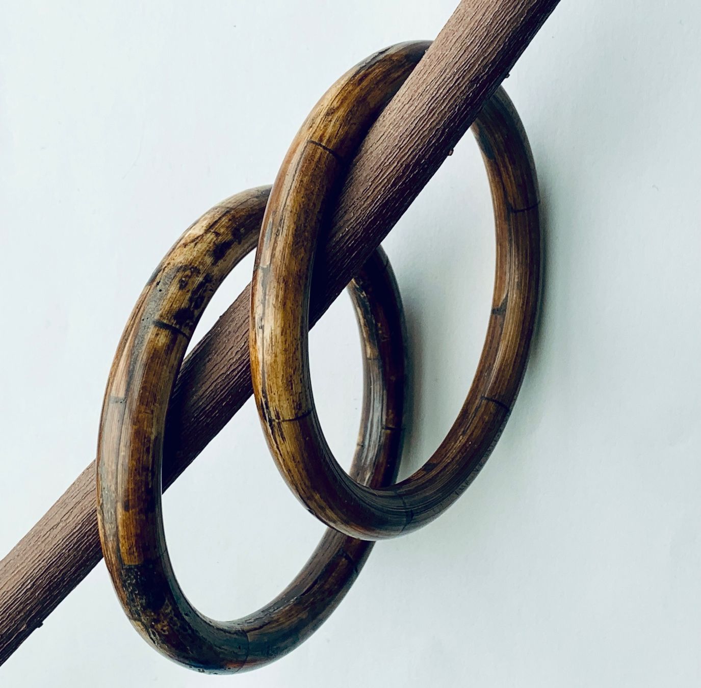 Bracciali & Braccialetti: 2 Armreifen im "Safari"-Stil, Horn – Usato da Bern venduto da Flora.Sonea